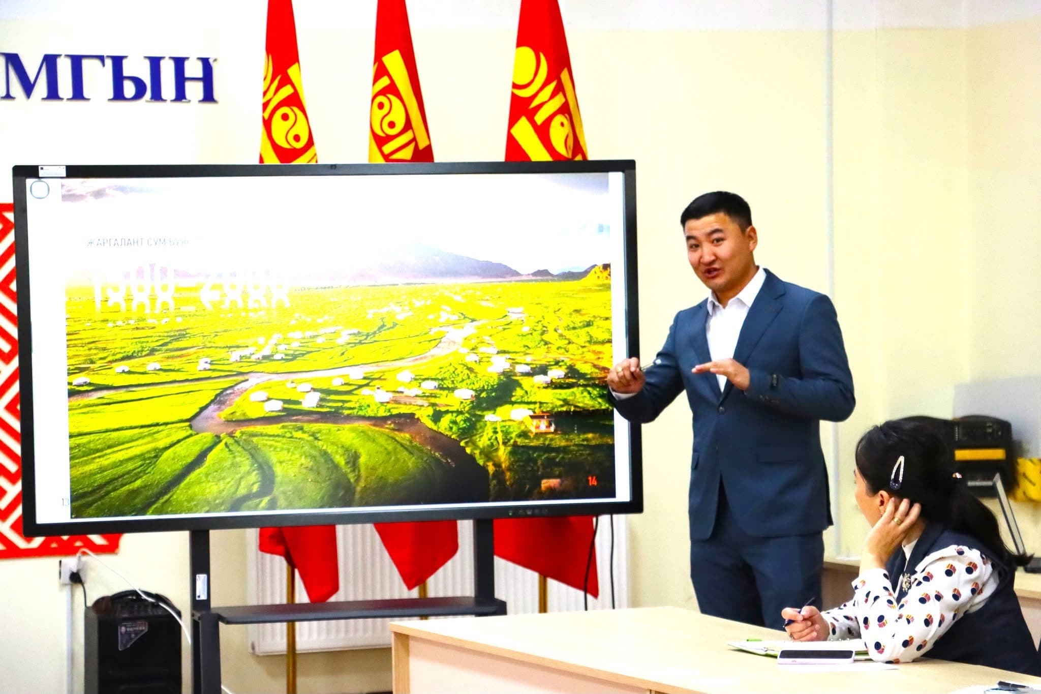 Ховд аймгийн Улаан Богочийн рашааны ундарга татарчээ